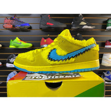 Load image into Gallery viewer, NIKE SB GRATEFUL DEAD YELLOW SZ 10.5
