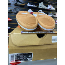 Load image into Gallery viewer, NIKE SB LOW LIGHT COGNAC SZ 11
