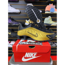 Load image into Gallery viewer, NIKE SHOCK R4 METALLIC GOLD SZ 10.5

