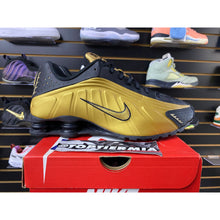Load image into Gallery viewer, NIKE SHOCK R4 METALLIC GOLD SZ 10.5
