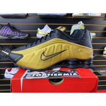 Load image into Gallery viewer, NIKE SHOCK R4 METALLIC GOLD SZ 10.5
