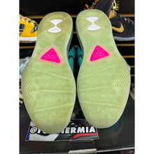 Load image into Gallery viewer, LEBRON 8 SOUTH BEACH SZ 11.5
