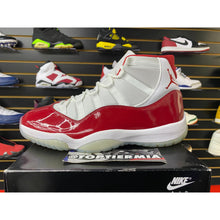 Load image into Gallery viewer, AIR JORDAN 11 CHERRY SZ 13

