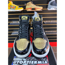 Load image into Gallery viewer, air jordan 1 high og gold toe top 3 2017 sz 6
