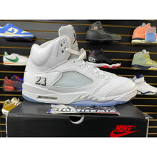Load image into Gallery viewer, AIR JORDAN 5 WHITE METALLIC SZ 14
