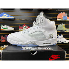 Load image into Gallery viewer, AIR JORDAN 5 WHITE METALLIC SZ 14
