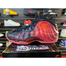 Load image into Gallery viewer, FOAMPOSITE X STRANGER THINGS BLACK BRIGHT CRIMSON SZ 13 BRAND NEW
