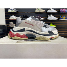 Load image into Gallery viewer, BALENCIAGA TRIPLE S SILVER SZ 8
