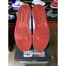 Load image into Gallery viewer, AIR JORDAN 1 HIGH OG BLOODLINE SZ 13

