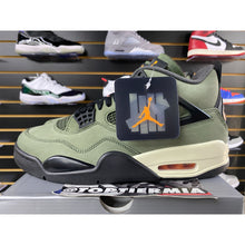 Load image into Gallery viewer, AIR JORDAN 4 X UNDEFEATED SZ 9
