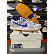 Load image into Gallery viewer, NIKE SB DUNK RAYSSA LEAL SZ 10.5 BRAND NEW
